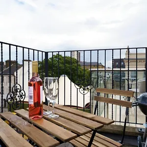  Apartment Flat In